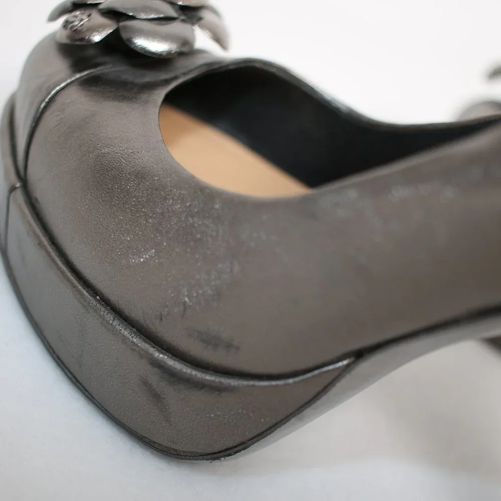 CHANEL Camellia Metallic Silver Leather Pumps Sz 36 - Picture 9 of 13